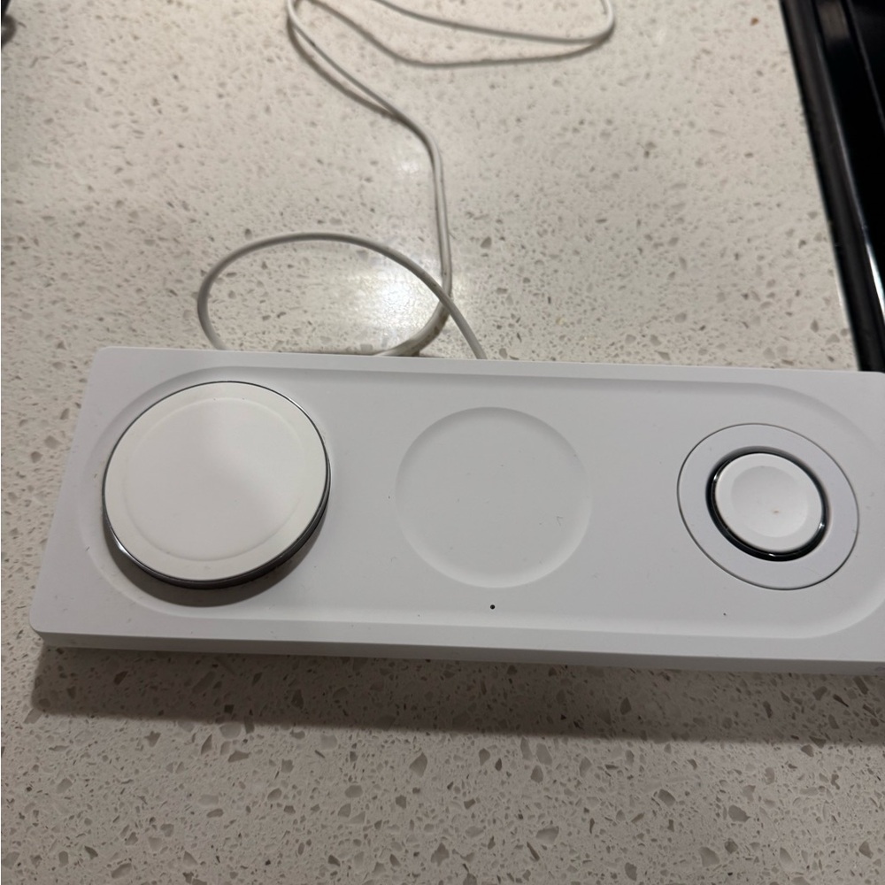 Belkin BOOSTCHARGE PRO 3-in-1 Wireless Charging Pad with MagSafe - White - Picture 11 of 11